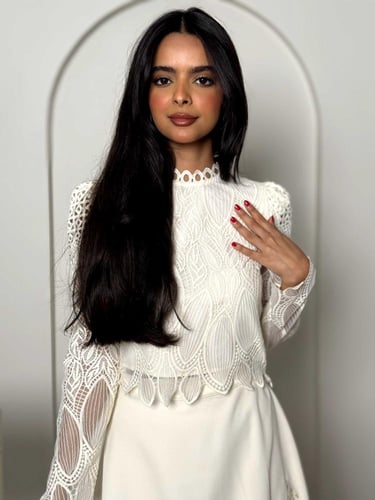 طقم دانتيل ميدي بنقوش مفرغة