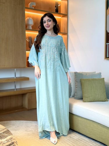 جلابية واسعة بقماش ناعم مطرز