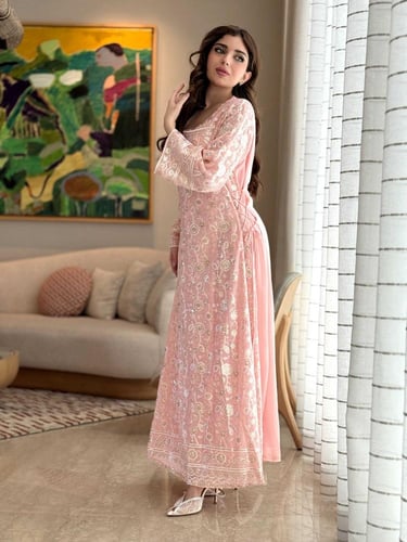 جلابية بتطريز فاخر وقصة مريحة وأنيقة