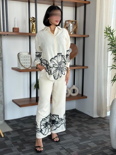 طقم لينن بتطريز مشجر على الاكمام