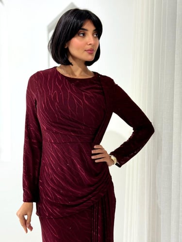 فستان دانتيل مزين بفصوص