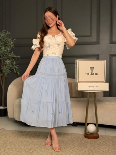 طقم بأكمام منسدله مع كشكشه واسعه