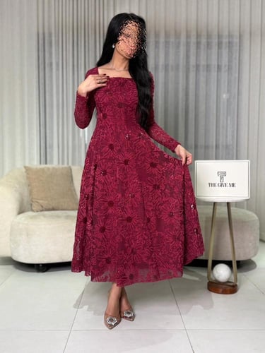 فستان دانتيل واسع بتصميم كلاسيك مع تطريز بارز وقصة...