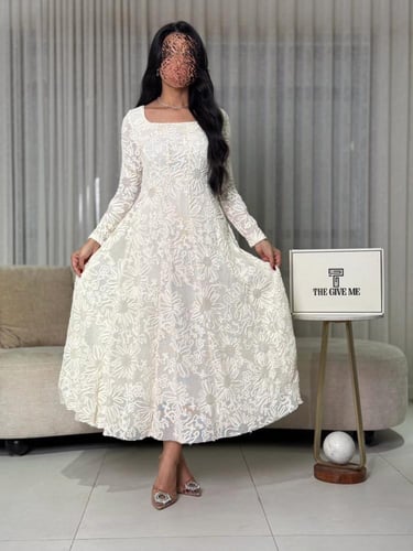 فستان دانتيل واسع بتصميم كلاسيك مع تطريز بارز وقصة...