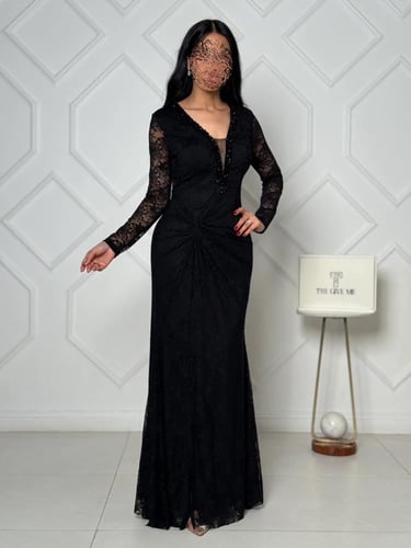 فستان دانتيل ملكي بتصميم الخصر الملفوف