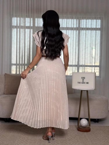 فستان الأنوثة بكسرات البليسيه الناعمة