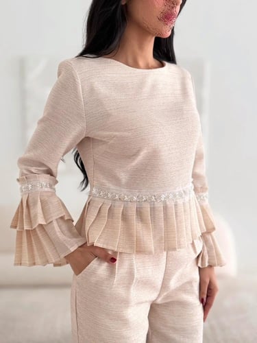 طقم كاجوال بكشكشة عريضه عند الخصر