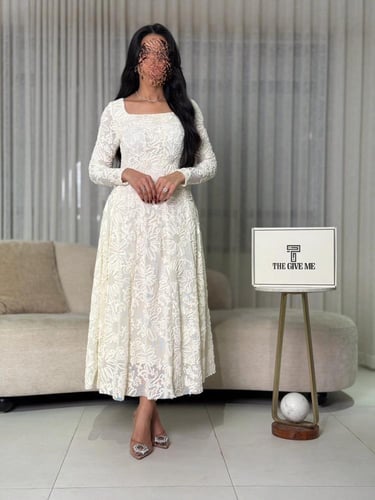 فستان دانتيل واسع بتصميم كلاسيك مع تطريز بارز وقصة...
