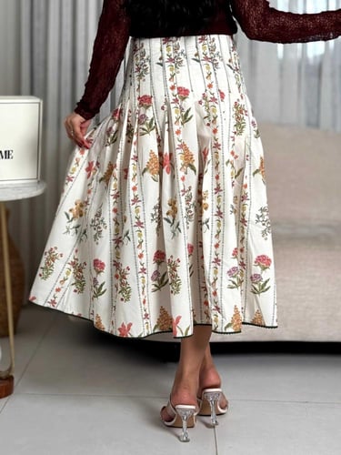 تنورة ريفارا الميدي المزخرفة