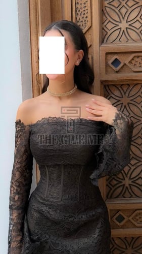 فستان دانتيل باللون الاسود