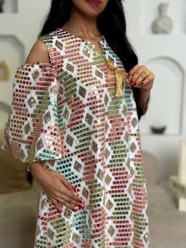 جلابية نقوش عصرية بلمسة شرقية