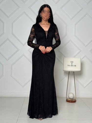 فستان دانتيل ملكي بتصميم الخصر الملفوف