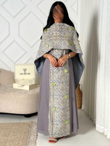 جلابية كاب بتطريز مربعات مع تفاصيل تيسل