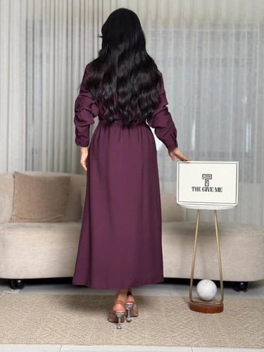 فستان بتطريز على الكتفين وخصر مطاطي