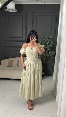 طقم بتنوره وبلوزه بخامة تطريز بحزام