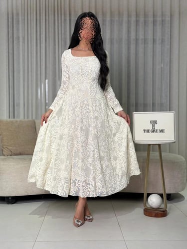 فستان دانتيل واسع بتصميم كلاسيك مع تطريز بارز وقصة...