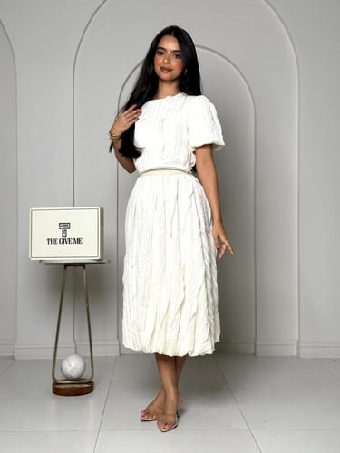 طقم ناعم بأكمام منفوخه وخصر محدد