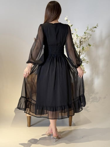 فستان ميدي بلاسيه مزين بخامة الجوبير