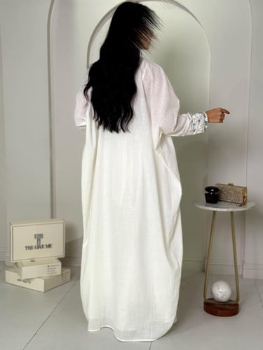 طقم جلابية بقطعتين بتطريز لؤلؤ وكريستال ناعم