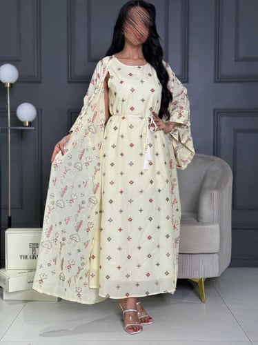 جلابية بنقش راقي وحزام على الخصر