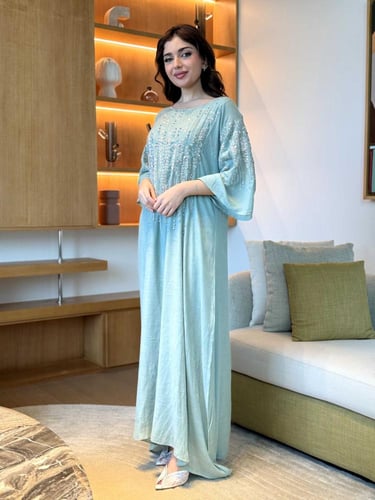 جلابية واسعة بقماش ناعم مطرز