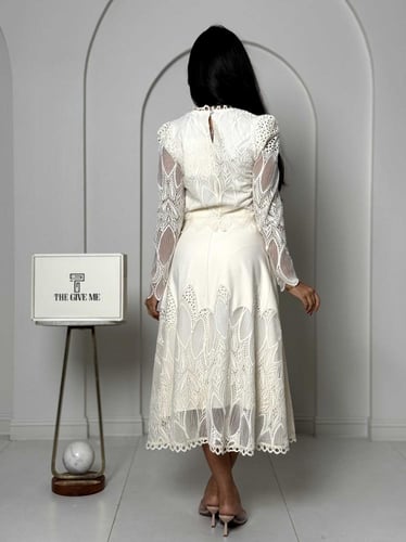 طقم دانتيل ميدي بنقوش مفرغة