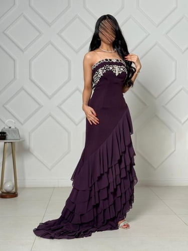فستان بنفسجي بطبقات كشكش