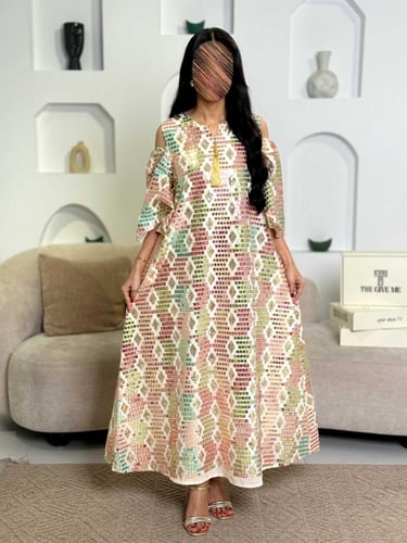 جلابية نقوش عصرية بلمسة شرقية