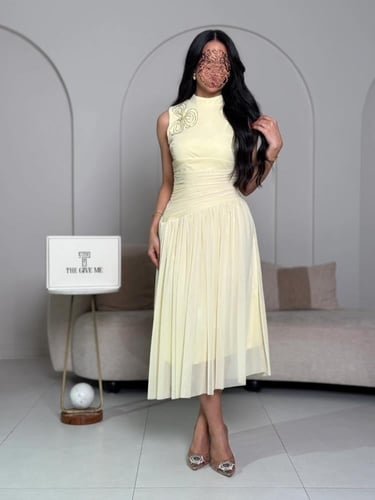 فستان ميدي بتصميم التول المزموم والياقة المرتفعة