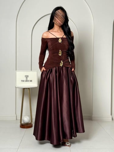 فستان سهرة مودرين مكشوف الاكمام