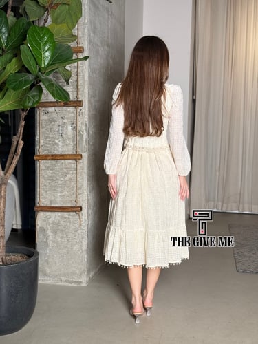 طقم بتنوره وبلوزه بخامة تطريز