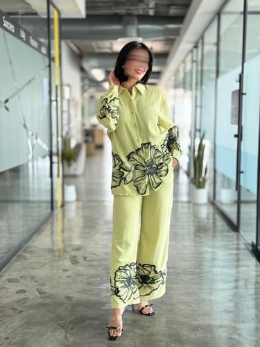 طقم لينن بتطريز مشجر على الاكمام