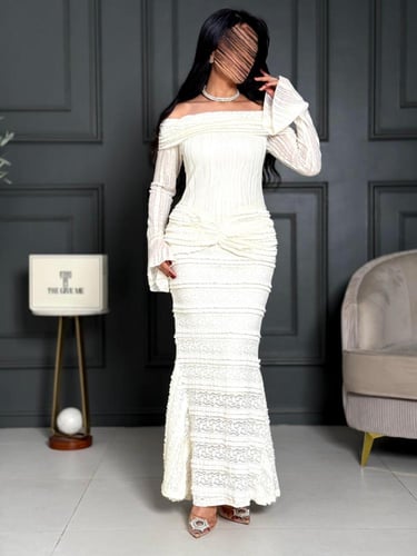 فستان دانتيل ناعم طويل بقصة اوف شولدر مع ياقة مطوي...