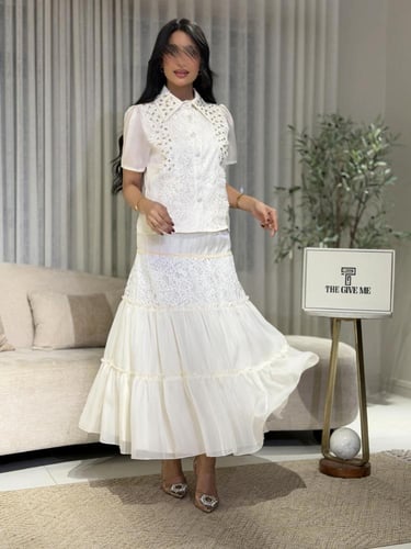 طقم دانتيل بأزرار امامية انيقة