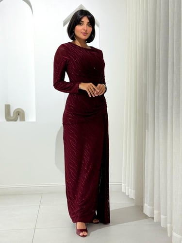 فستان دانتيل مزين بفصوص