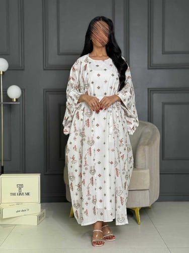 جلابية بنقش راقي وحزام على الخصر