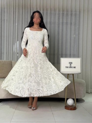 فستان دانتيل واسع بتصميم كلاسيك مع تطريز بارز وقصة...