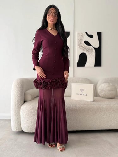 طقم "أوركيد" بتموجات سفلية وورود بارزة