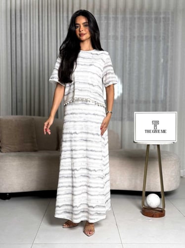 طقم مزين بأطراف لول