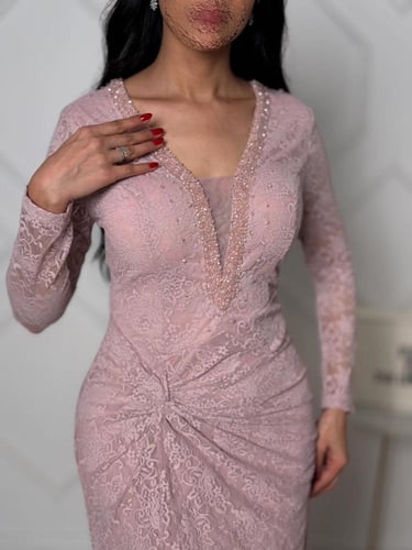 فستان دانتيل ملكي بتصميم الخصر الملفوف