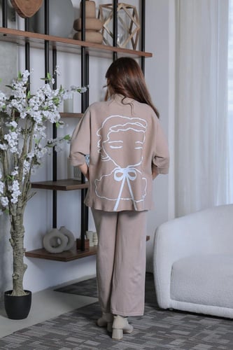 طقم بنطلون وبلوزة