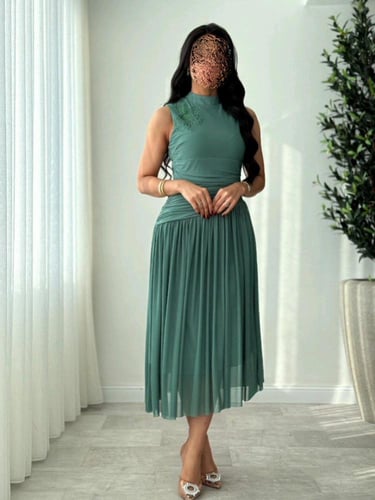 فستان ميدي بتصميم التول المزموم والياقة المرتفعة