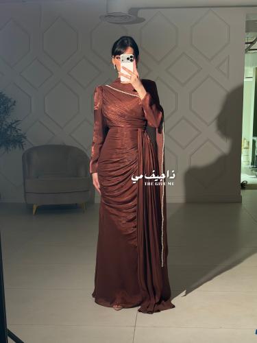 فستان بتصميم الدرابيه بأكمام طويله مع اكتاف بارزه