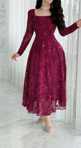 فستان دانتيل واسع بتصميم كلاسيك مع تطريز بارز وقصة...