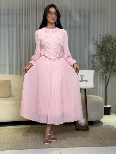 طقم بليسيه بتصميم صدرية زهور بارزة