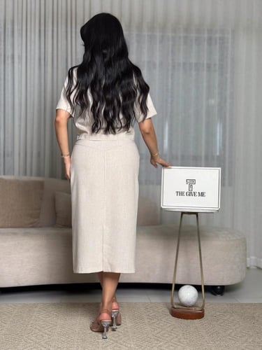 طقم بيج بتنورة مطرزة بتطريزات رقيقة على شكل زهور ص...