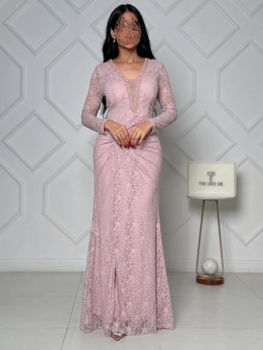 فستان دانتيل ملكي بتصميم الخصر الملفوف