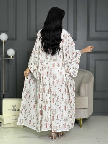 جلابية بنقش راقي وحزام على الخصر