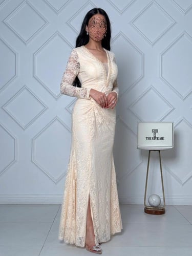 فستان دانتيل ملكي بتصميم الخصر الملفوف