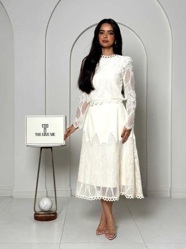 طقم دانتيل ميدي بنقوش مفرغة